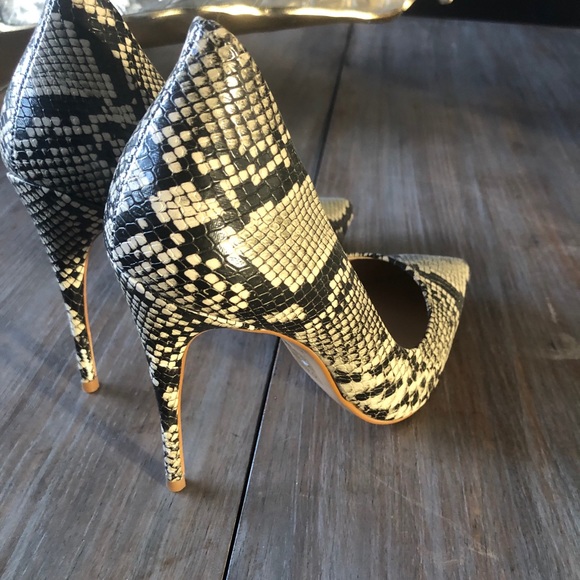 Aldo Snake Print Pumps - Picture 2 of 3